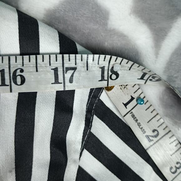 Jacket Womens Medium Black White Striped Cropped Button Stretch FAVLUX - Picture 9 of 12